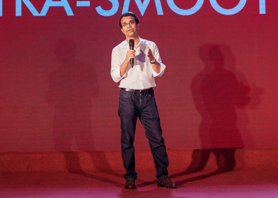 Kemal de Soysa speaking on stage about Aybrook and Mason, Old Reserve Sri Lankan arrack
